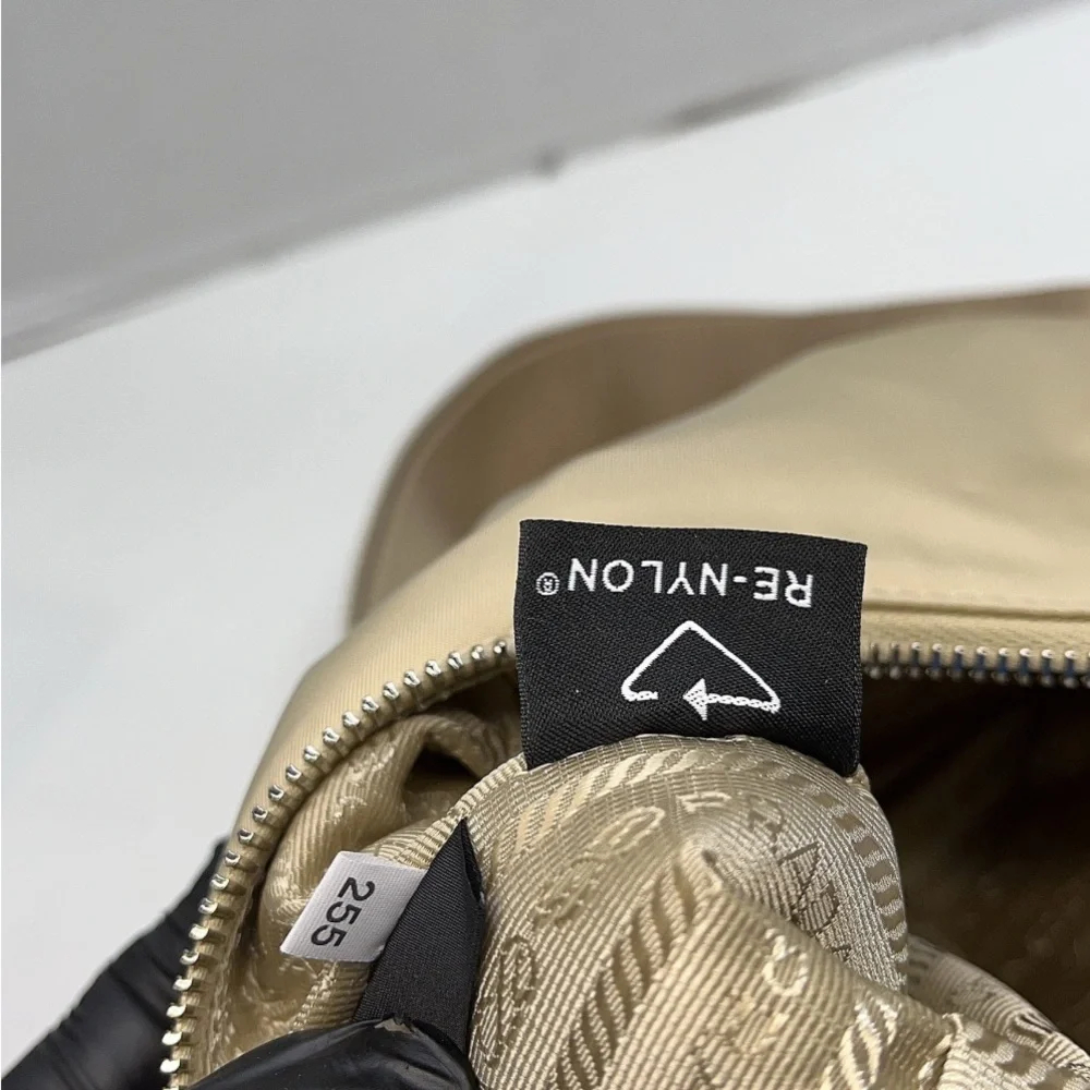 Prada Re-edition 2005 re-nylon bag - Picture 6 of 12